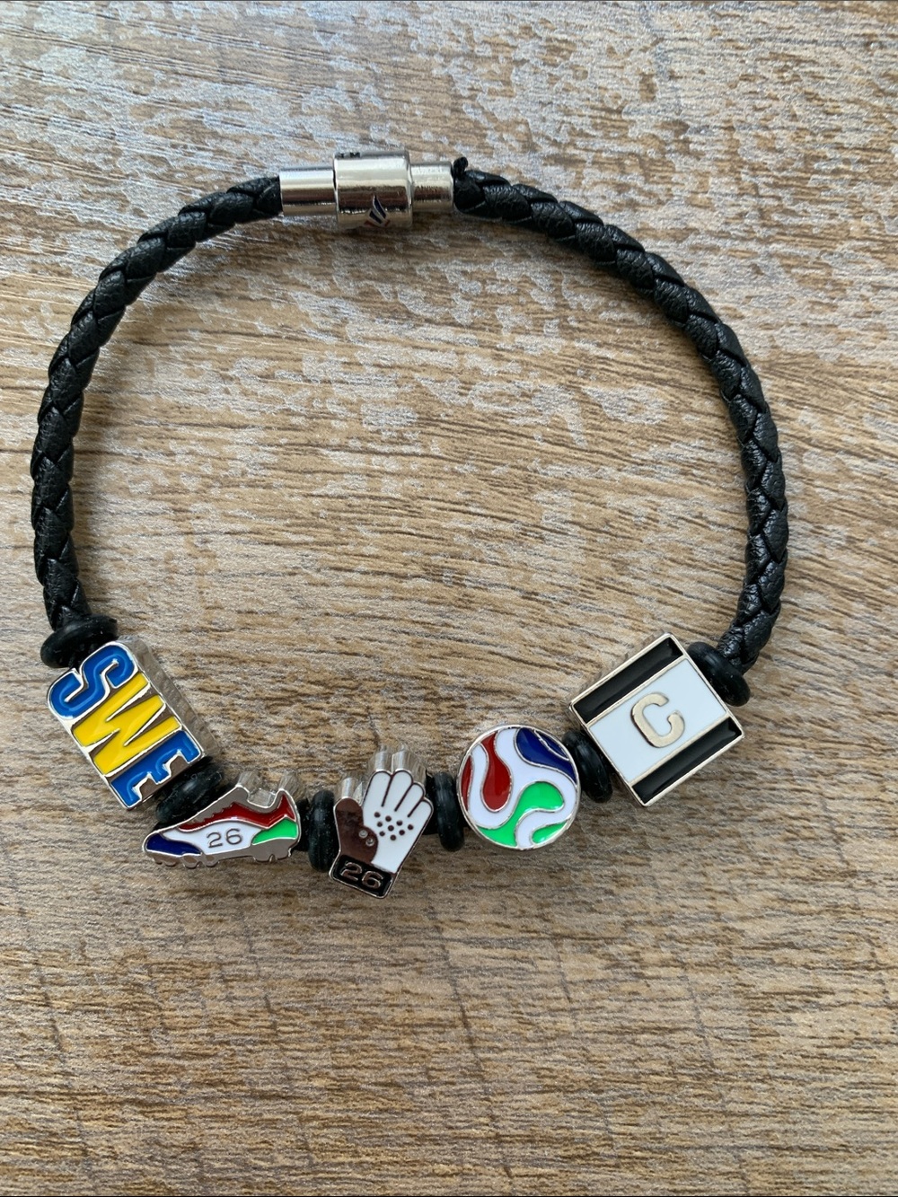 🆕- WORLD CUP GENUINE LEATHER CHARM BRACELET SWEDEN 🇸🇪 THEMED- BEADS - Picture 5 of 8